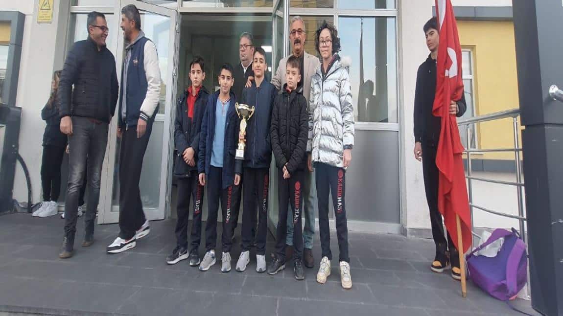 Kadir Has Ortaokulu Artistik Cimnastikte Kız ve Erkek Takımıları Kayseri Şampiyonu